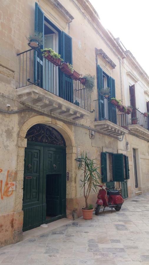 Casa D'Artista Suite & Garden Lecce Esterno foto